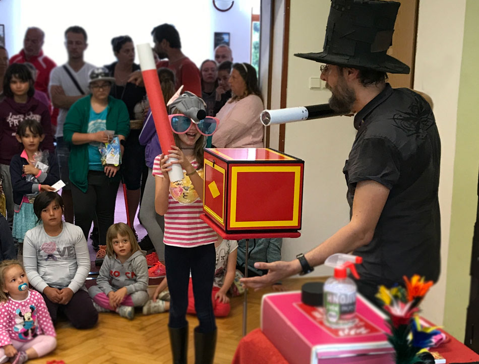 Kouzelník Čáry Kluk nebo Čáryfuk? Kouzelník pro děti.. Kouzelník Čáry Kluk nebo Čáryfuk? Kouzelník pro děti...